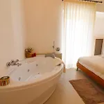 Nyaraló Bacchus Luxury Historic Center, Jacuzzi & Parking