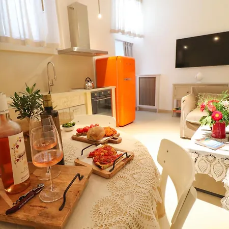 Bacchus Luxury Historic Center, Jacuzzi & Parking * Otranto