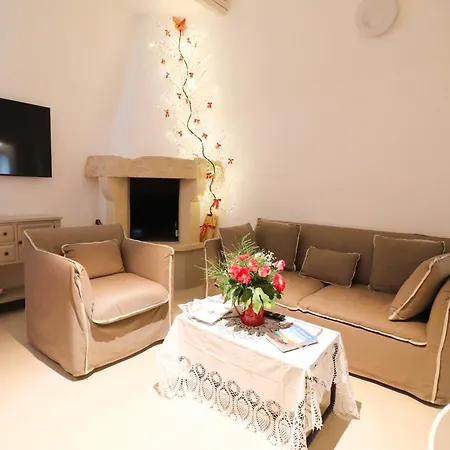 Bacchus Luxury Historic Center, Jacuzzi & Parking أوترانتو