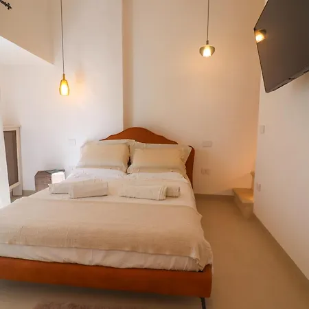 Bacchus Luxury Historic Center, Jacuzzi & Parking بيت للعطل أوترانتو