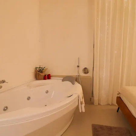 بيت للعطل Bacchus Luxury Historic Center, Jacuzzi & Parking أوترانتو