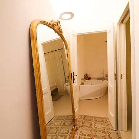 Bacchus Luxury Historic Center, Jacuzzi & Parking 度假居