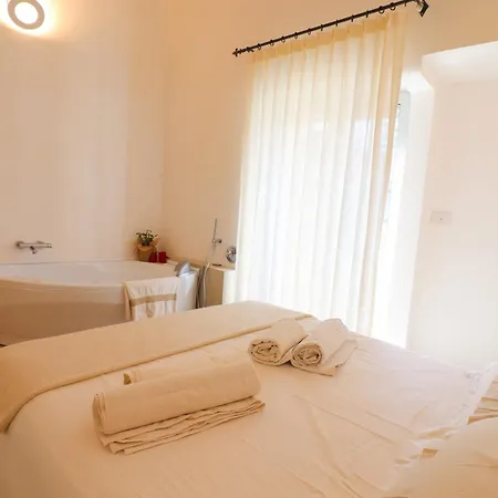 Bacchus Luxury Historic Center, Jacuzzi & Parking Casa de Férias Otranto
