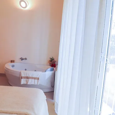 Bacchus Luxury Historic Center, Jacuzzi & Parking * Otranto