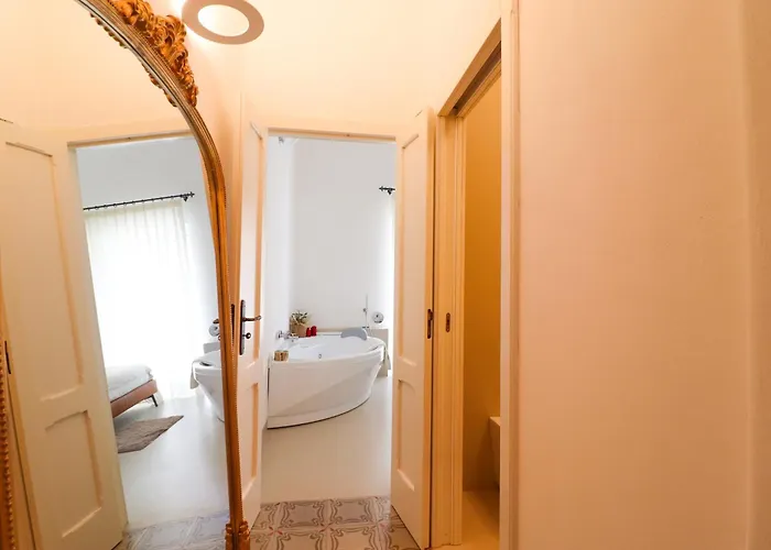 Bacchus Luxury Historic Center, Jacuzzi & Parking Tatil Evi *