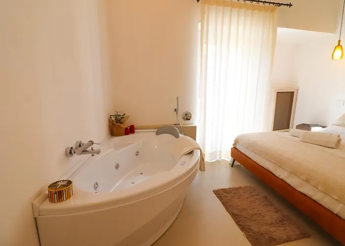 Holiday home Bacchus Luxury Historic Center, Jacuzzi & Parking