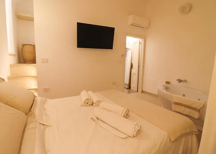 Holiday home Bacchus Luxury Historic Center, Jacuzzi & Parking