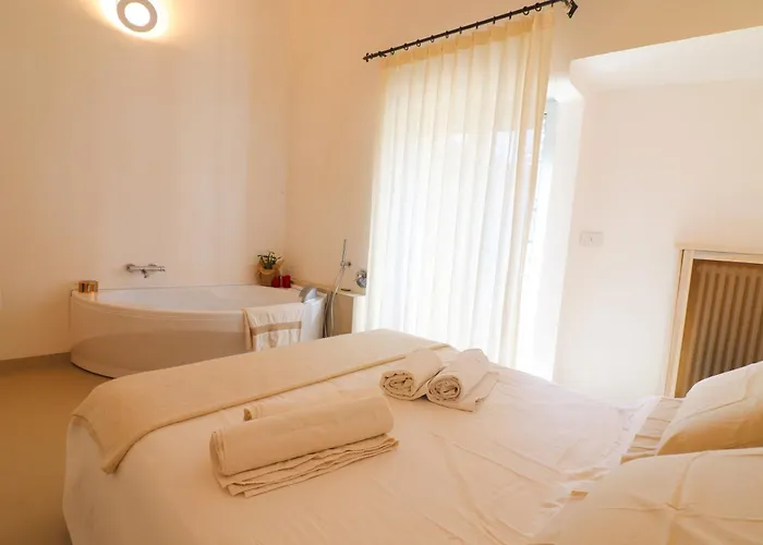 Bacchus Luxury Historic Center, Jacuzzi & Parking Holiday home Otranto