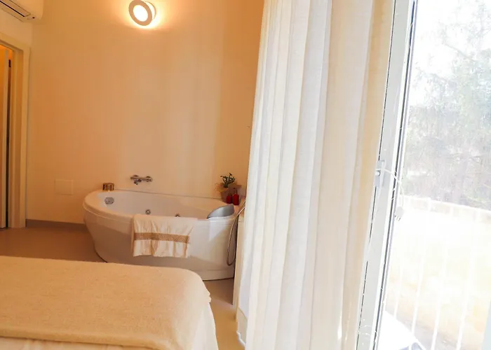 Bacchus Luxury Historic Center, Jacuzzi & Parking *